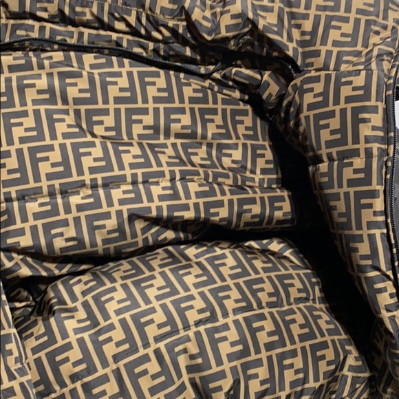 ❌SOLD ❌.  Size-S Fendi Reversible printed down jacket - Picture 8 of 13